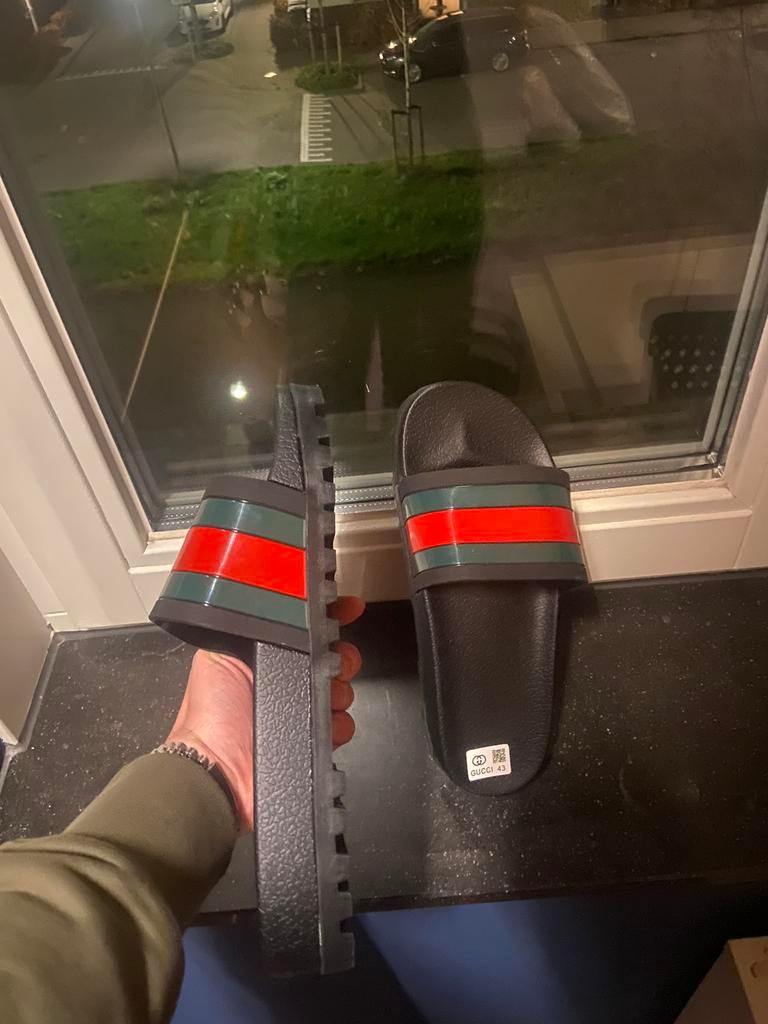 Gucci Slippers, Ophalen of Verzenden, Zo goed als nieuw, Zwart