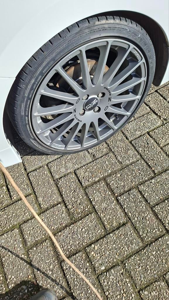 Gezocht 1 stuks OZ racing 18 inch 4x100 superturismo, 18 inch, Velg(en), Ophalen of Verzenden, Zomerbanden