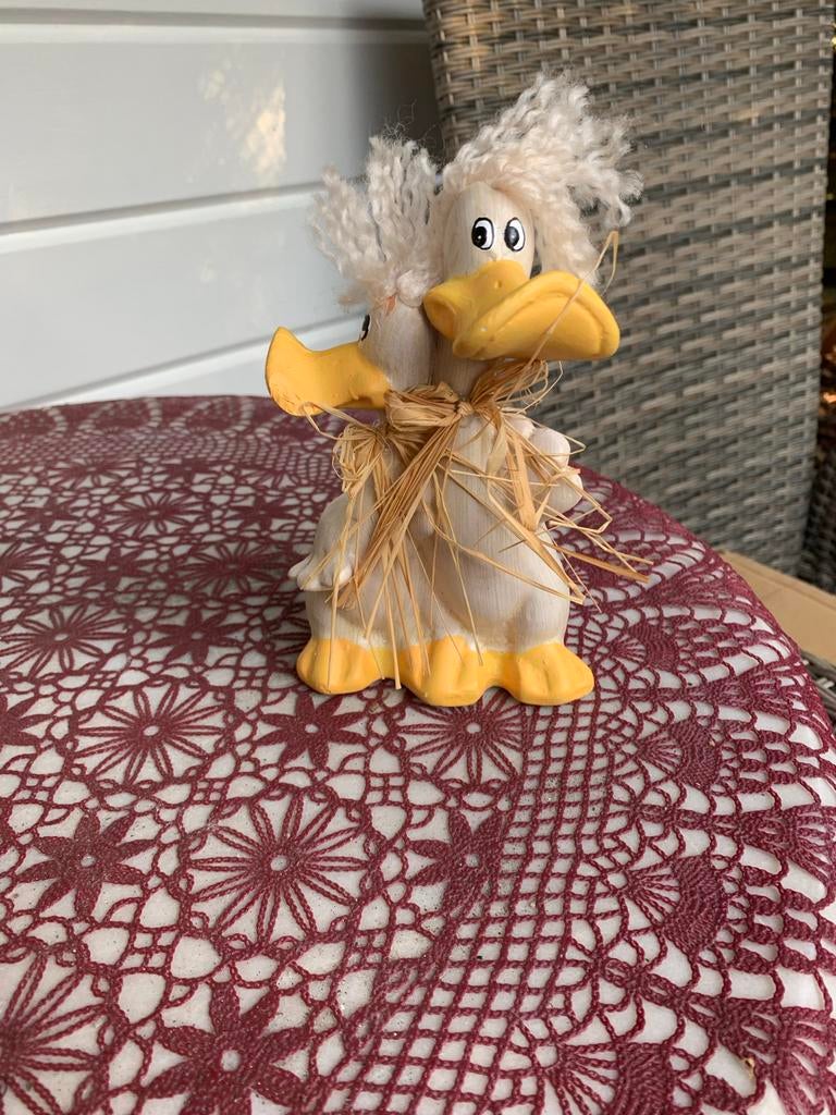 Leuk beeldje van 2 eendjes, 15 cm hoog, Ophalen of Verzenden, Gebruikt, Dier