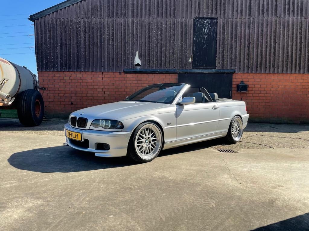 ! Moet weg! Bmw 325ci nieuwe motor met lage km stand 114k, Auto's, BMW, 2500 cc, Achterwielaandrijving, Achteruitrijcamera, 192 pk