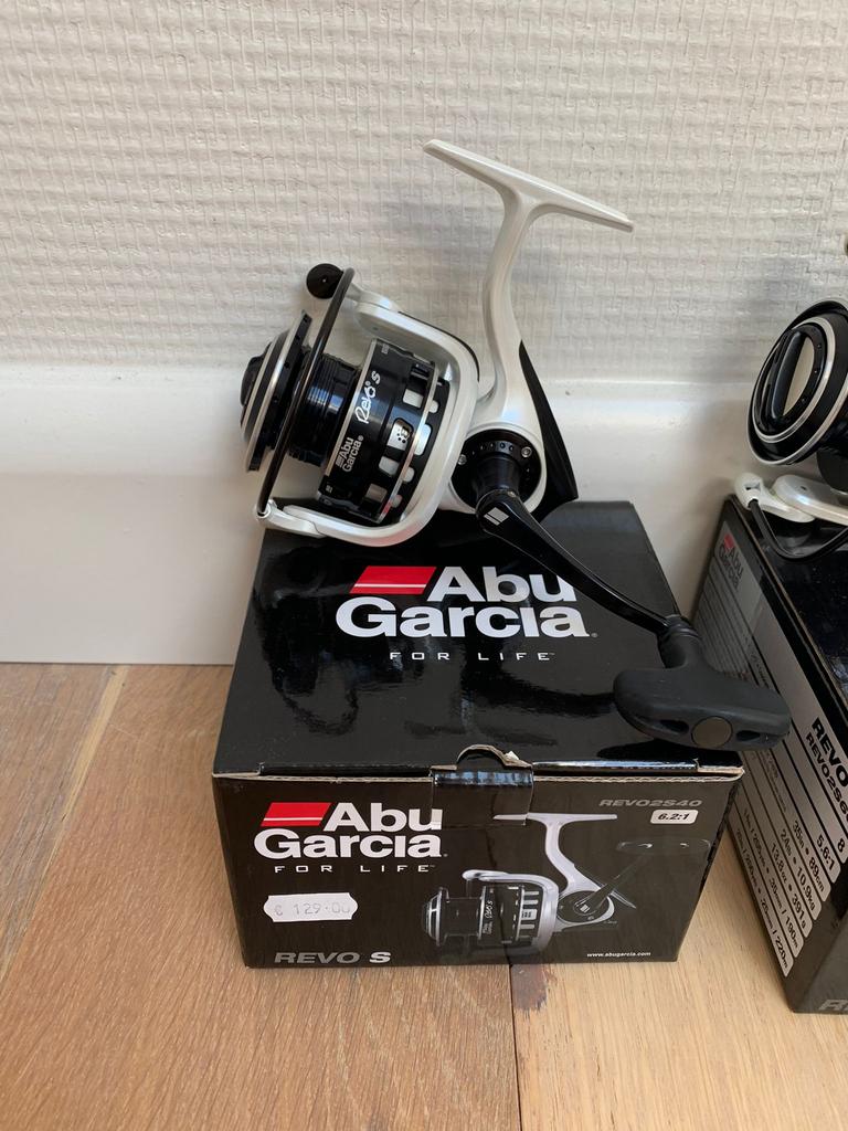 Nieuwe Abu Garcia Revo 2 6000 molen, 8 lagers, Abu garcia, Molen, Nieuw, Ophalen of Verzenden