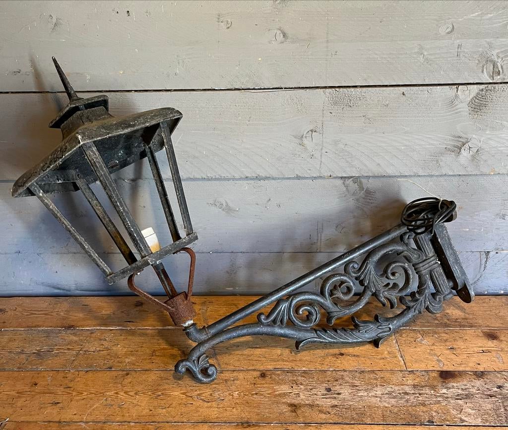 Antieke gietijzeren buitenlamp / gevelverlichting, Ophalen, Gebruikt