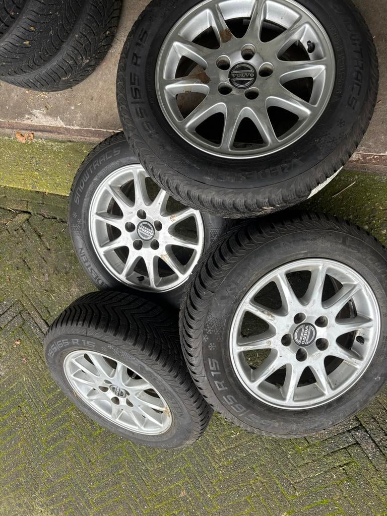 Volvo v70 15 inch winterbanden, Auto-onderdelen, Banden en Velgen, Ophalen, Gebruikt, 15 inch, Banden en Velgen
