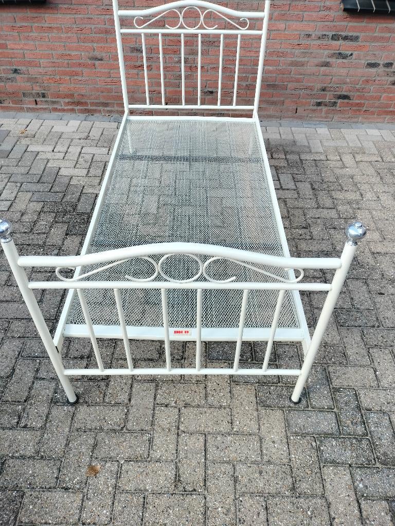 1 persoonsbed 90x200, Kinderen en Baby's, Ophalen, 85 tot 100 cm, Zo goed als nieuw, Matras