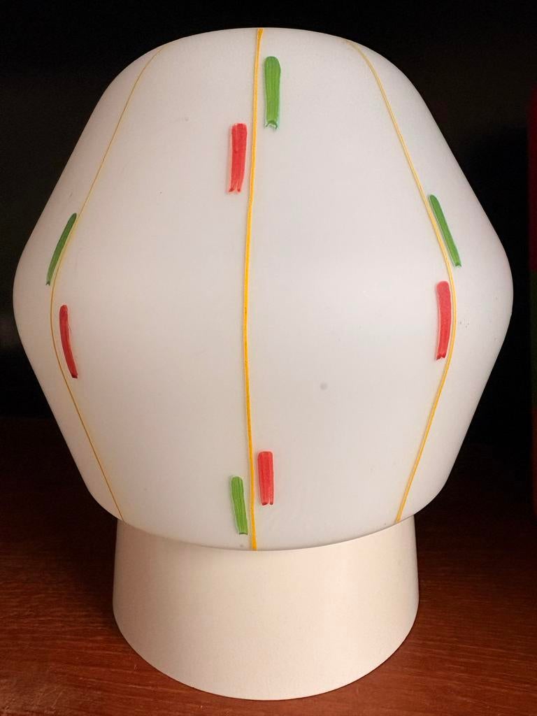 Retro Plafondlamp met kleurrijke accenten matglas opaalglas, Ophalen of Verzenden, Gebruikt, Glas