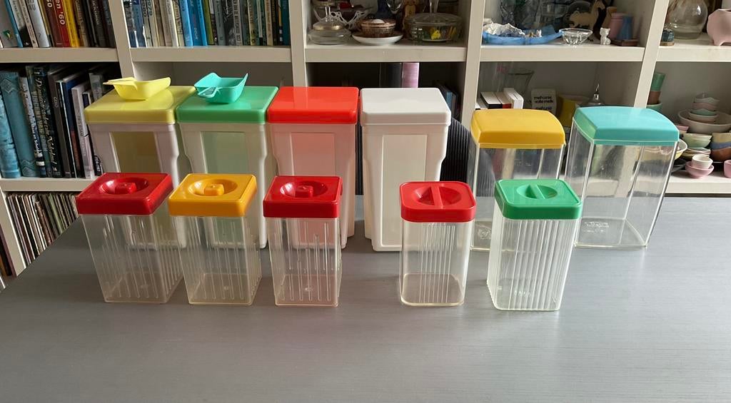 11x vintage plastic voorraadbussen jaren 50 / 60 o.a. DBP, Antiek en Kunst, Curiosa en Brocante, Ophalen
