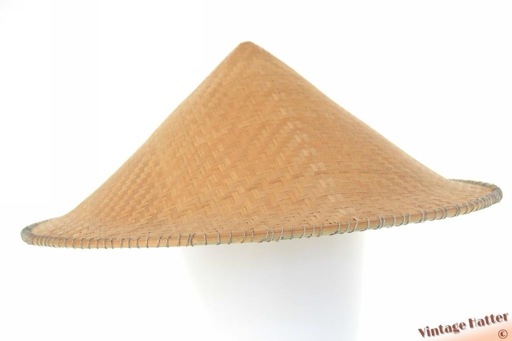 Vintage Aziatische conische rijsthoed van stro one size fits, Ophalen of Verzenden, Gedragen, One size fits all, Hoed