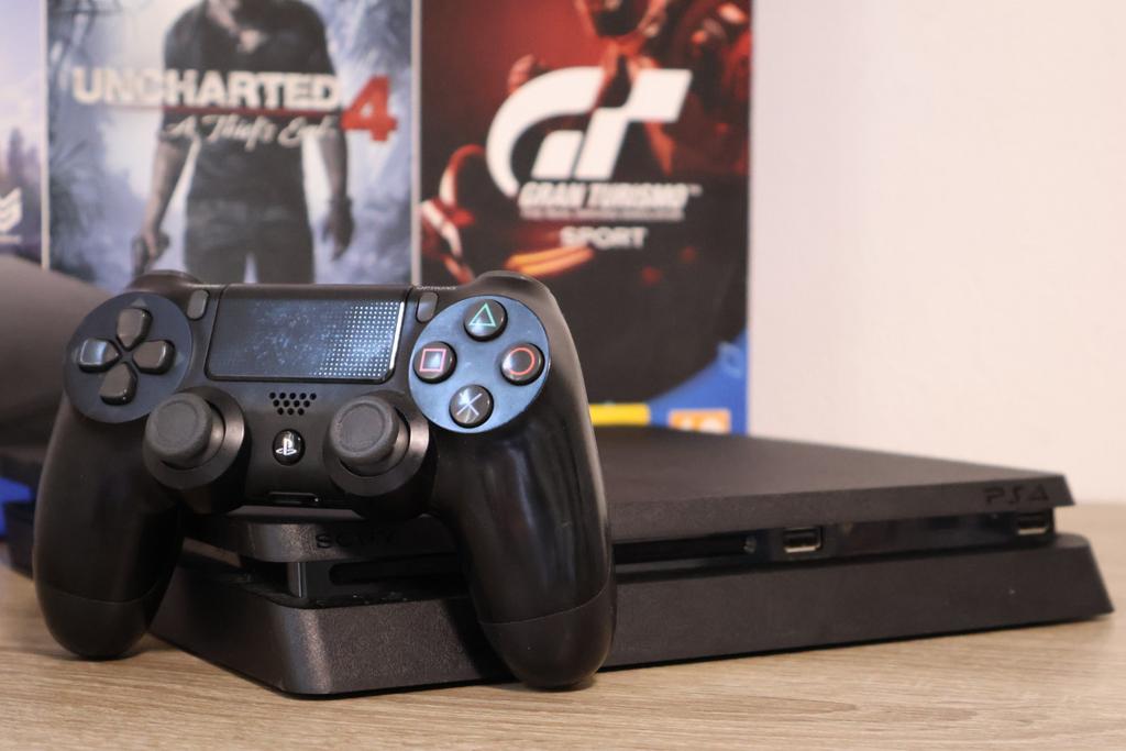 Sony PlayStation 4 SLIM + 1 Controller + 7 Spellen, Ophalen of Verzenden, Zo goed als nieuw, Met 1 controller, Slim