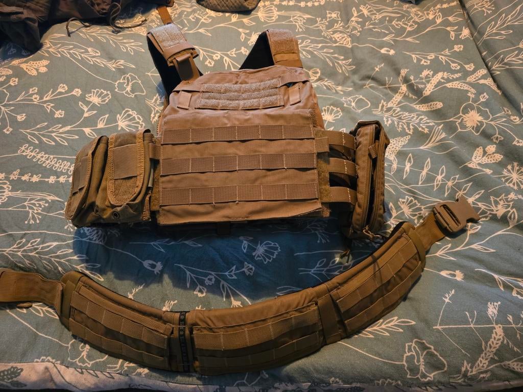 Crye AVS met zip-on backpanel, Verzamelen, Militaria | Algemeen, Ophalen of Verzenden, Landmacht, Amerika