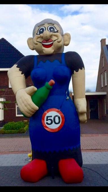 Opblaasbare Sarah te huur in Heeten 4,5 meter hoog, Ophalen, Zo goed als nieuw, Abraham of Sarah