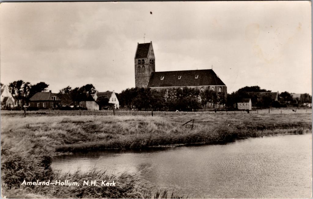 Ansichtkaart: Hollum, N.H. Kerk, Verzenden, 1940 tot 1960, Gelopen, Waddeneilanden