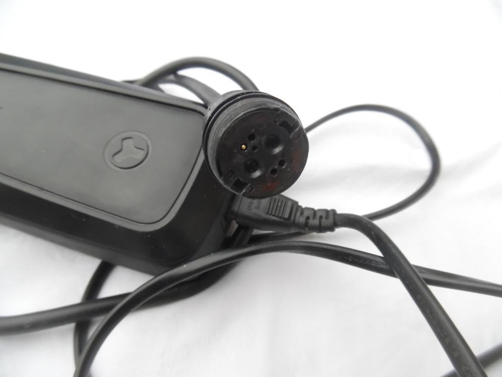 Jong gebruikte Fazua Porsche Ebike lader STC-8207LD 43.2V 3A, Porsche E-bike Performance GmbH, Ophalen of Verzenden, Marie Curie Strasse 6 85521 Ottobrunn Germany