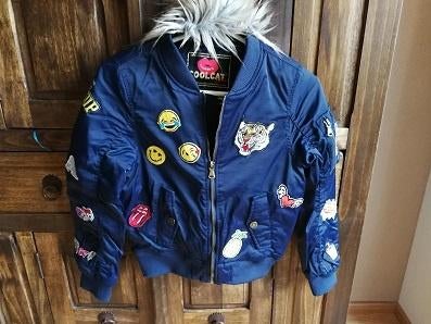 Blauwe bomber jas met leuke applicaties, Gebruikt, Meisje, Coolcat, Ophalen of Verzenden