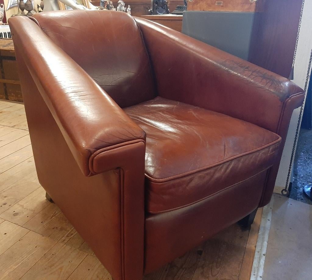 Antieke lederen stoel of fauteuil mooi sleets en stoer model, Ophalen