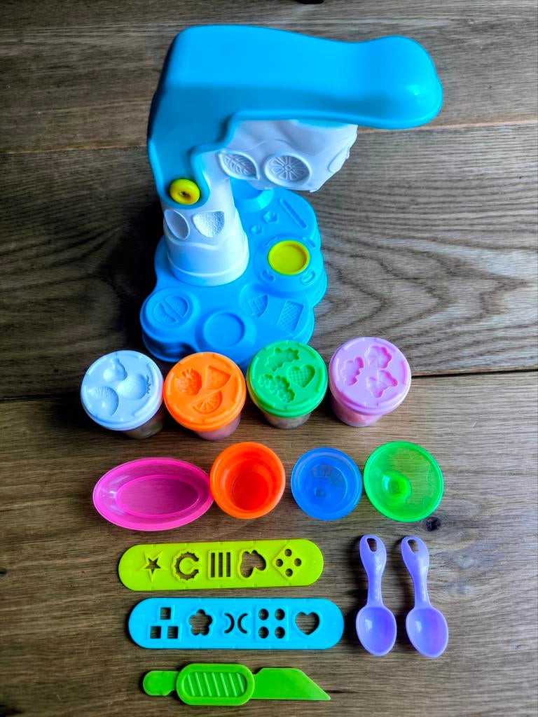 Kids Dough Swirl Ijsmachine - knutselen en bouwen, Ophalen of Verzenden, Zo goed als nieuw, Bouwen