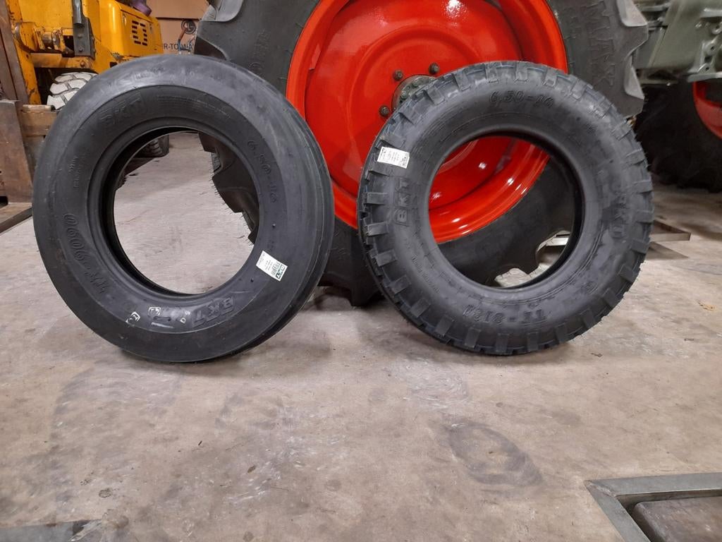 Nieuwe voorbanden en zitmaaier banden uit voorraad geleverd, Ophalen of Verzenden