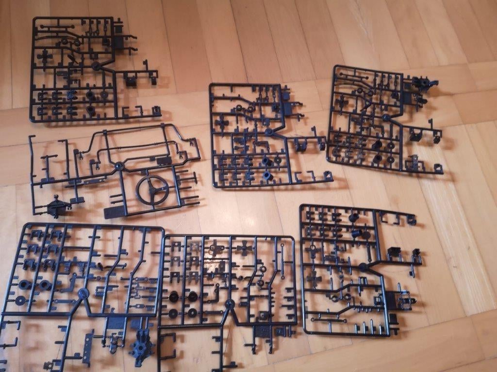 Pocher Testarossa 1/8 diverse reserveonderdelen Pocher 1/8 b, Ophalen of Verzenden, Zo goed als nieuw, 1:5 t/m 1:8, Auto