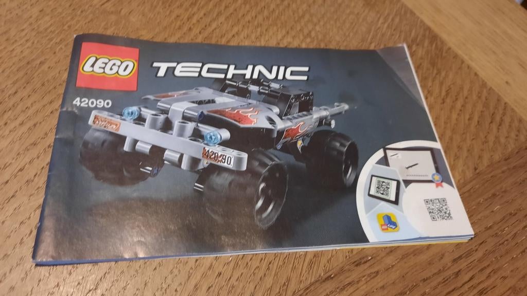 Lego technic 42090, Ophalen of Verzenden, Zo goed als nieuw, Complete set, Lego