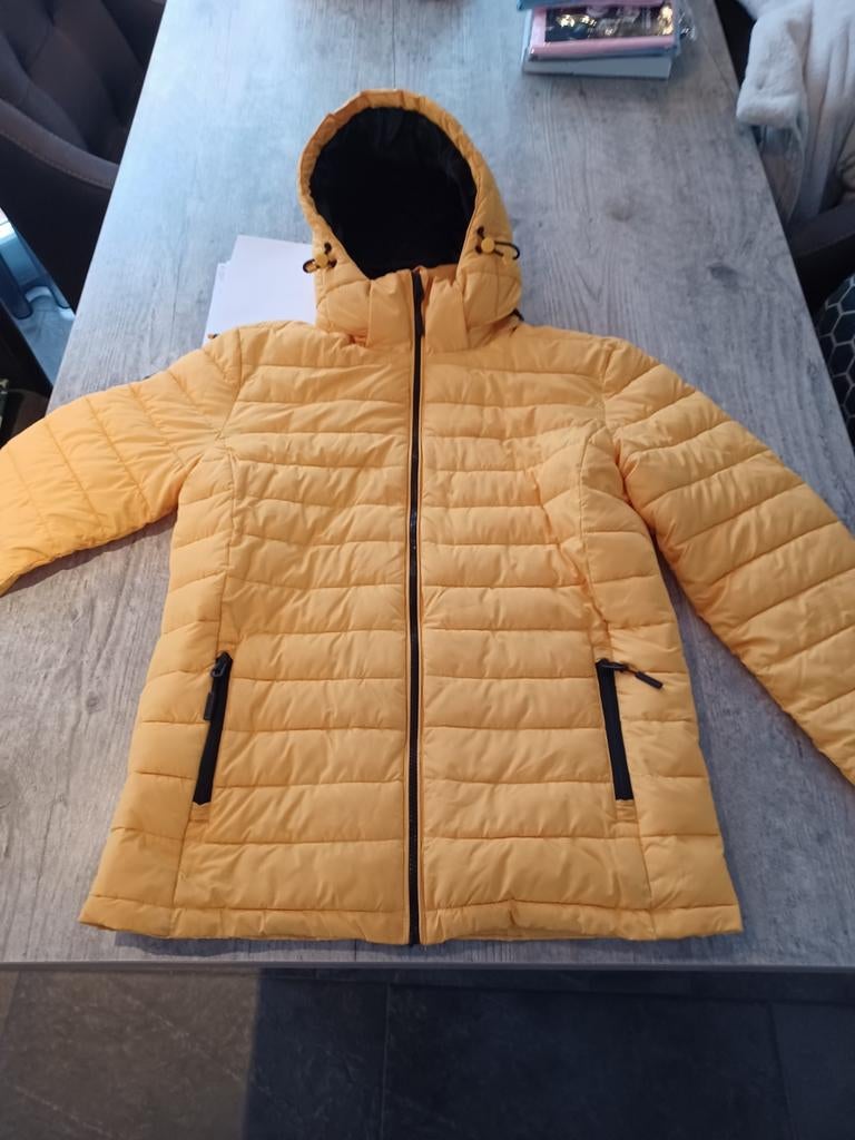 Gele Superdry jas - Maat M, Maat 38/40 (M), Superdry, Geel, Ophalen of Verzenden