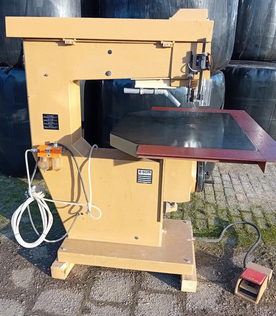 Freesmachine SCM R8 router voorzien van bovenfrees spantang, Ophalen, Gebruikt, Elektrisch, Sleuvenfrees