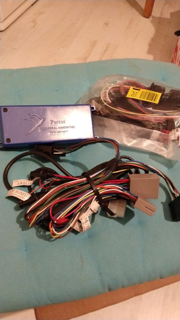 Parrot CK3100 bluebox en 2 x mutebox, Ophalen of Verzenden, Zo goed als nieuw