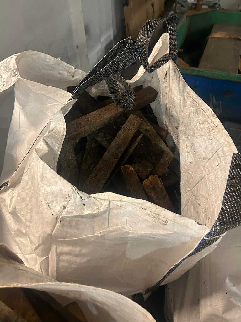 Restanten hout ook Hardhout pallets enzo stukken gezaagd, Minder dan 3 m³, Ophalen, Overige houtsoorten, Blokken