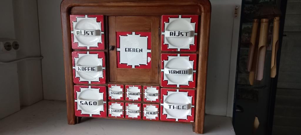 Kruidenkastje, Ophalen