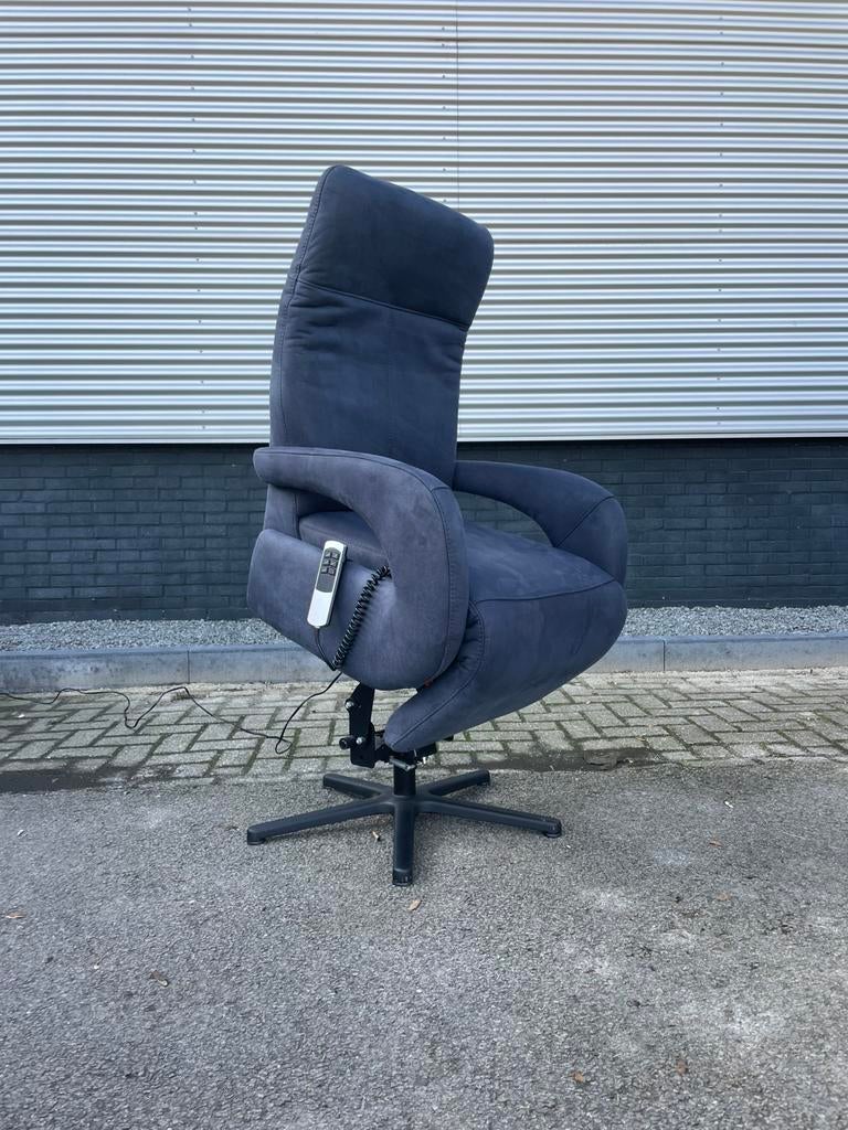 Nette blauwe elektrische sta op stoel / relax fauteuil, Ophalen, Minder dan 75 cm, Zo goed als nieuw, Nvt