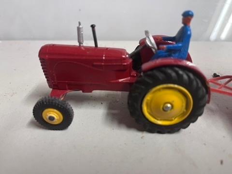 Dinky toy Massey Harris tractor/Chipperfield Circus, Ophalen of Verzenden, Zo goed als nieuw, Tractor of Landbouw, Dinky Toys