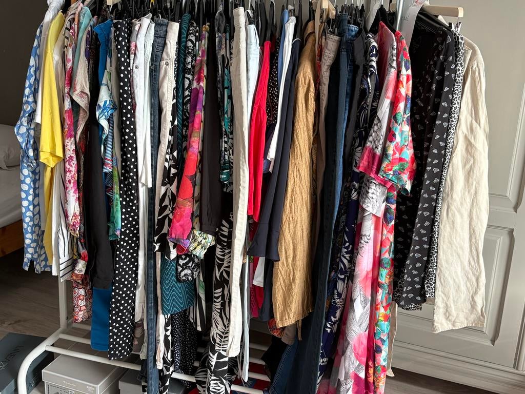 Partij dameskleding 86 stuks  maat 46 & 48, Ophalen, Zo goed als nieuw, Maat 46/48 (XL) of groter