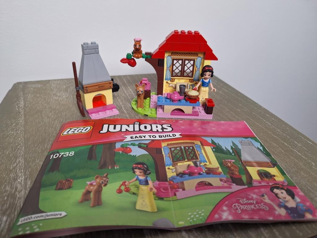 Lego Disney 10738 - Sneeuwwitje's boshuisje, Ophalen of Verzenden, Zo goed als nieuw, Complete set, Lego