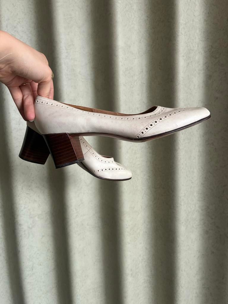 Vintage jaren 50/60 bruidshakken - Laura Dolls Amsterdam, Kleding | Dames, Ophalen of Verzenden, Zo goed als nieuw, Wit, Pumps