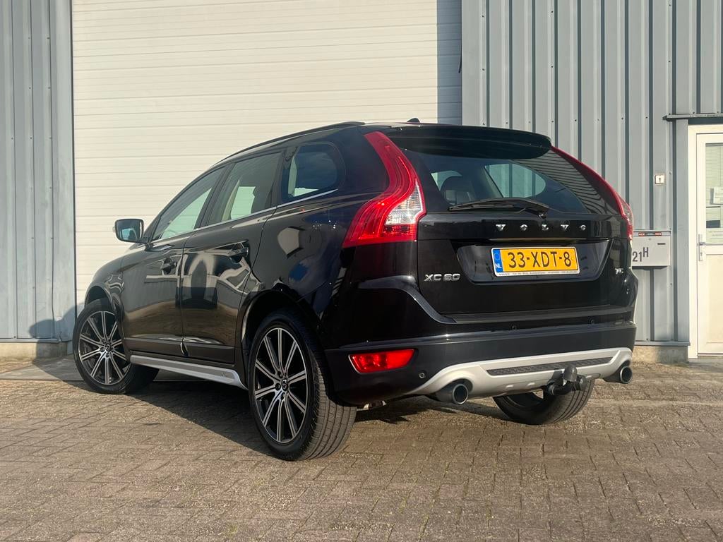 Volvo XC60 T5 R DESIGN ✅ 1e eigenaar ✅100% dealeronderhouden, 1800 kg, Zwart, 4 cilinders, Zwart