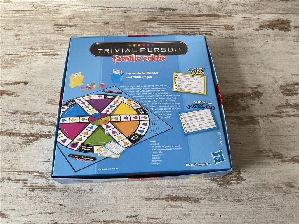 Trivial Pursuit Familie editie kids-volwassenen [s44], Verzenden, Zo goed als nieuw