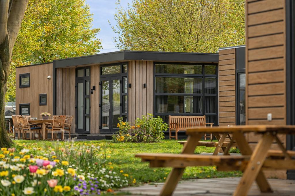 RECREATIEWONINGEN TE KOOP; CHALET LODGE t.e.a.b., 55 m², Gelderland, Verkoop zonder makelaar, Chalet