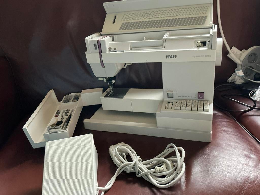 Originele Pfaff tipmatic 1051, IDT en draaddoorsteker., Ophalen, Gebruikt, Naaimachine, Pfaff