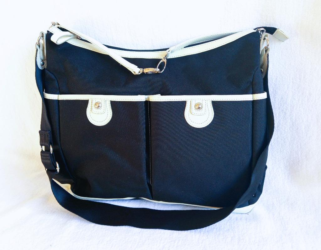 Luiertas - Oioi Pocket Hobo - zwart cremewit -, Kinderen en Baby's, Luiertassen, Zo goed als nieuw, Schoudertas, Ophalen of Verzenden