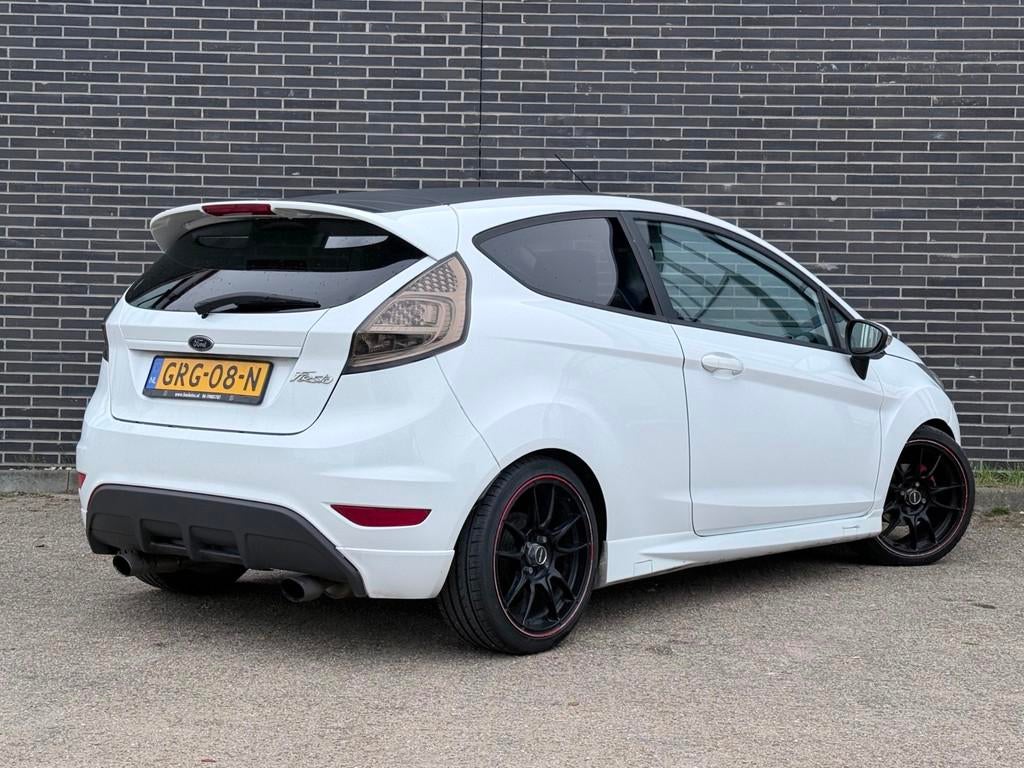 Ford FIESTA 1.6 Sport APK!, Gebruikt, 4 cilinders, Wit, Bedrijf