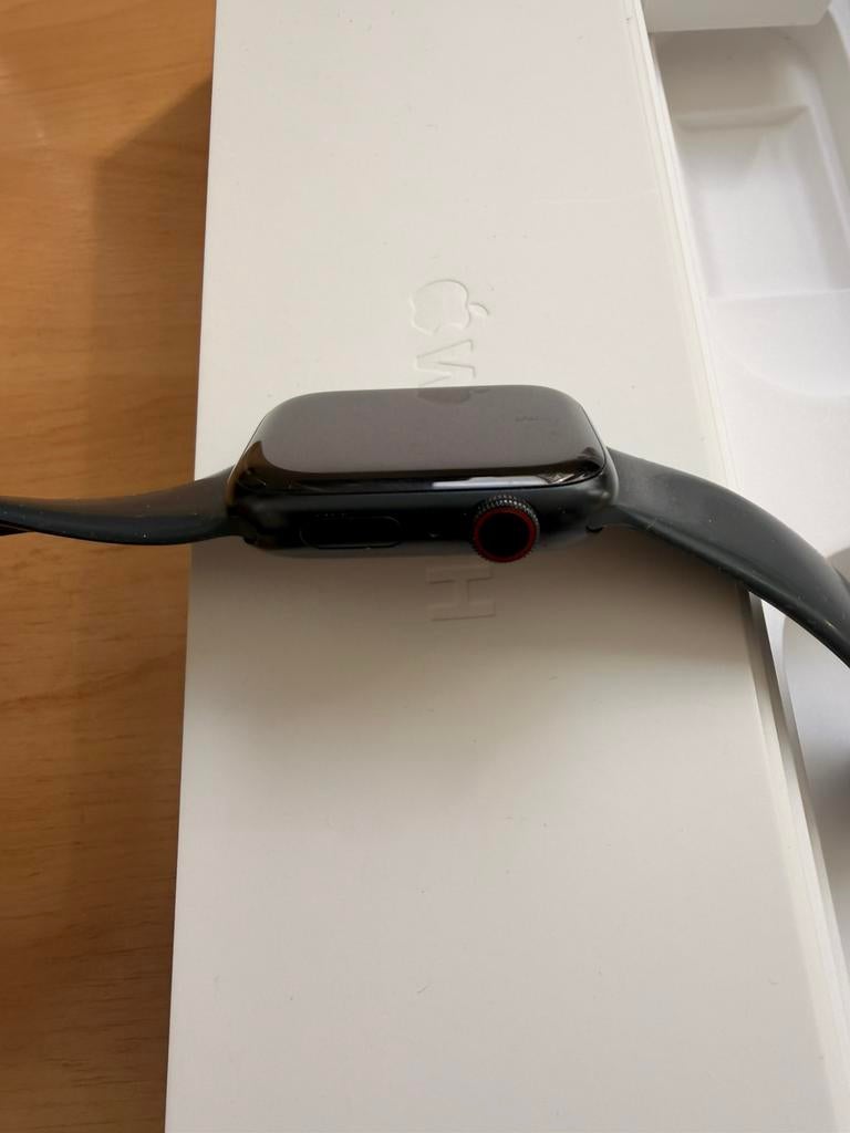 Apple Watch Series 7 45 mm, Ophalen of Verzenden, Zo goed als nieuw, Zwart, IOS