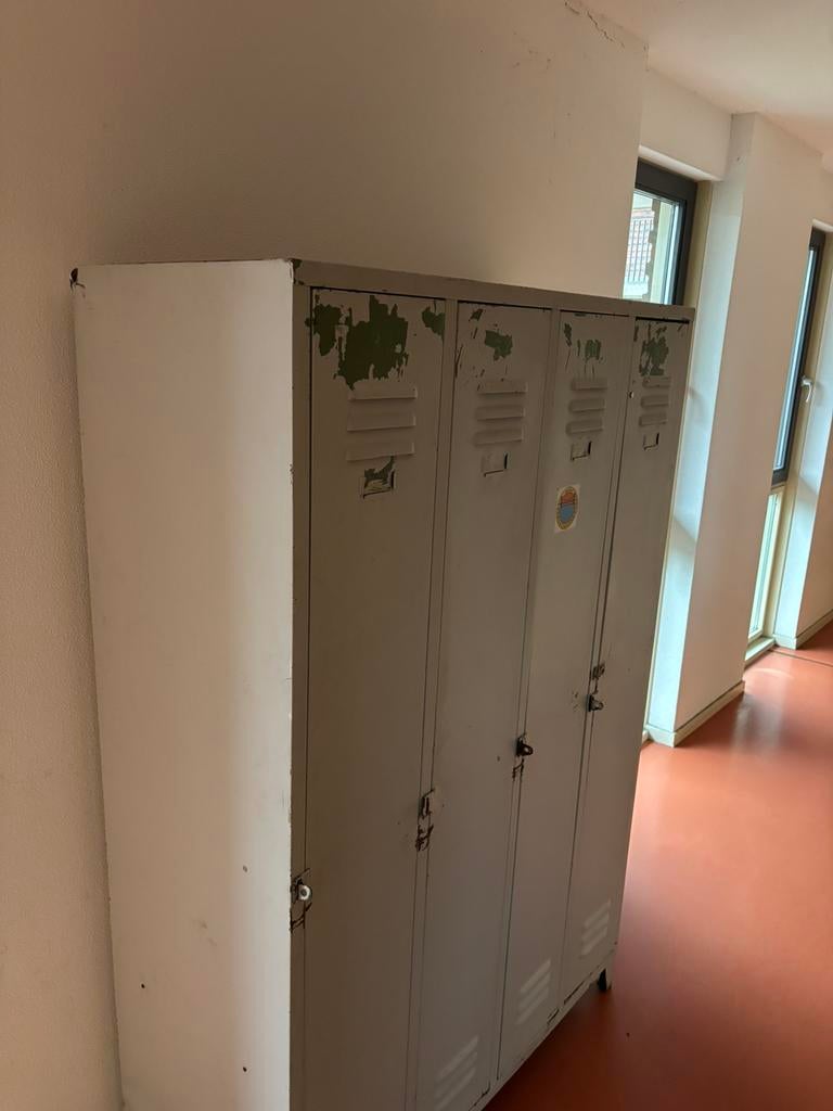 Locker (kleding)kast, Ophalen, Gebruikt