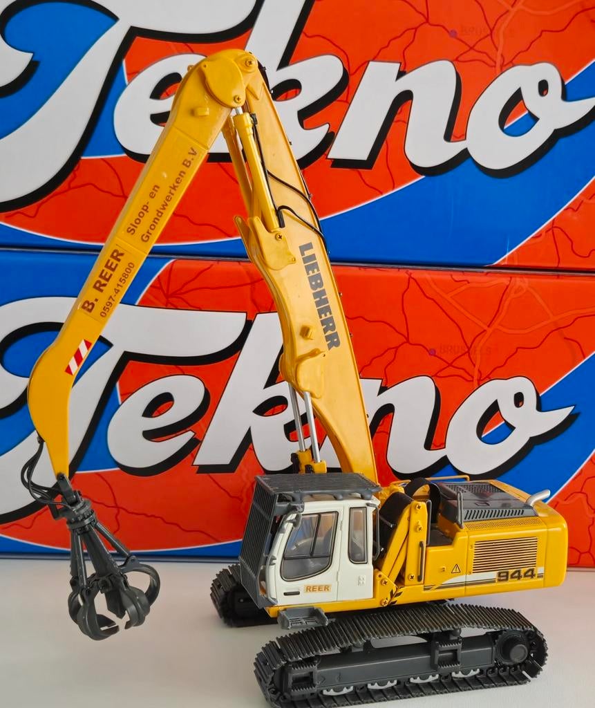 Universal Hobbies Liebherr R944C, Hobby en Vrije tijd, Modelauto's | 1:50, Ophalen of Verzenden, Zo goed als nieuw, Overige typen