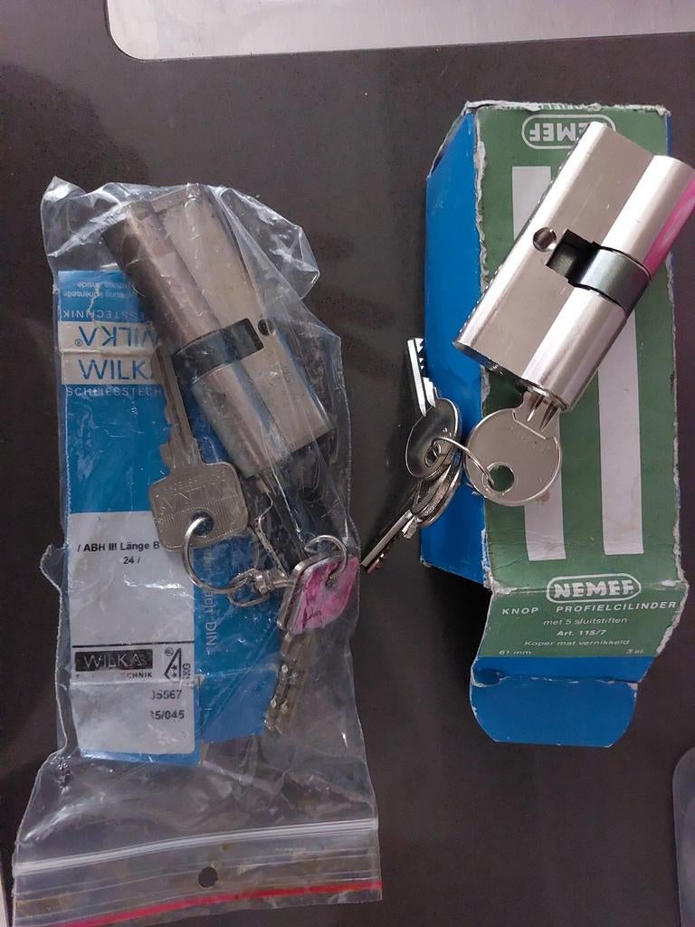 2x cilinderslot, Ophalen