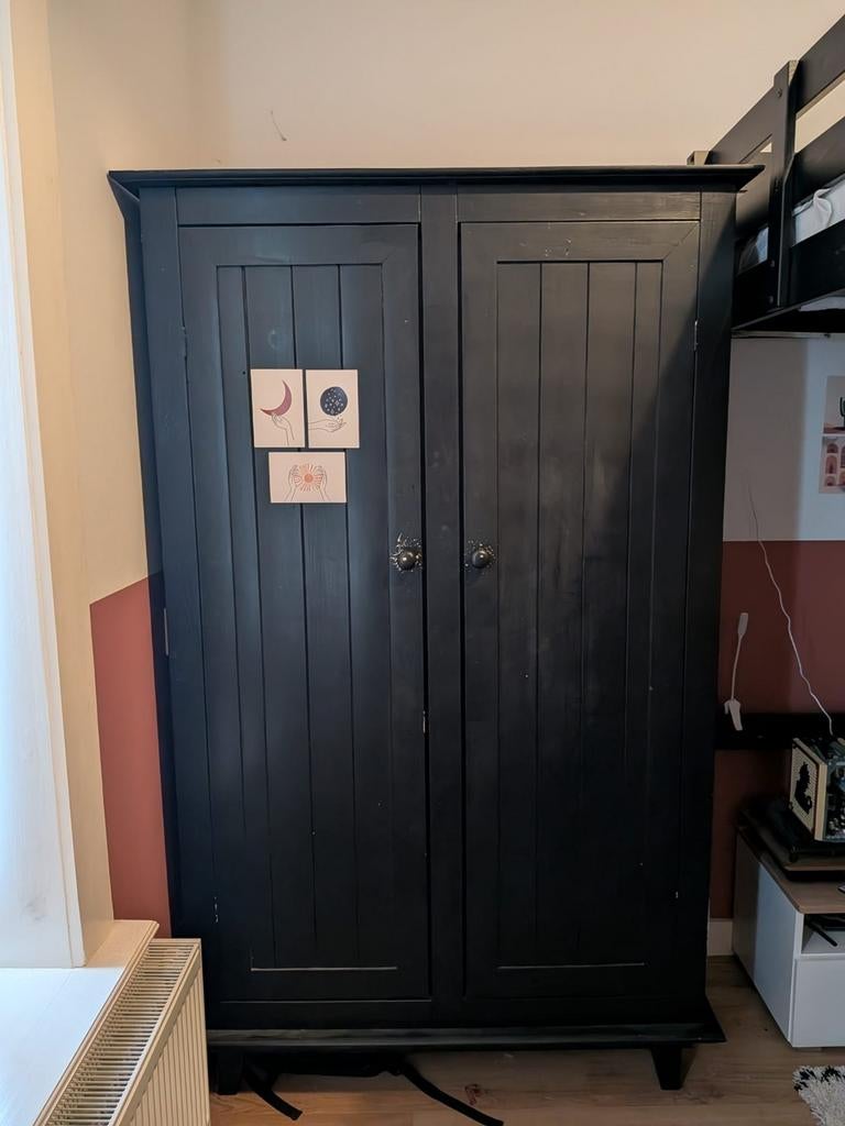 Zwarte kledingkast, Huis en Inrichting, Ophalen, Gebruikt, 100 tot 150 cm, Met plank(en)