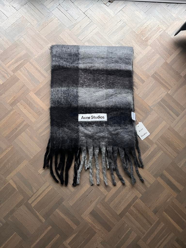 Acne Studi0s Sjaal, Ophalen of Verzenden, Zo goed als nieuw, Overige maten, Sjaal
