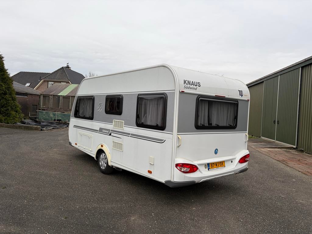 Knaus Sudwind 450 FU met mover bouwjaar 2012, Caravans en Kamperen, Mover, Rondzit, Frans bed, Particulier