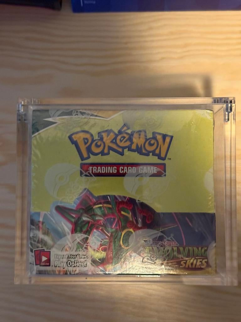 Pokemon Evolving Skies Booster Box, Ophalen of Verzenden, Zo goed als nieuw, Boosterbox