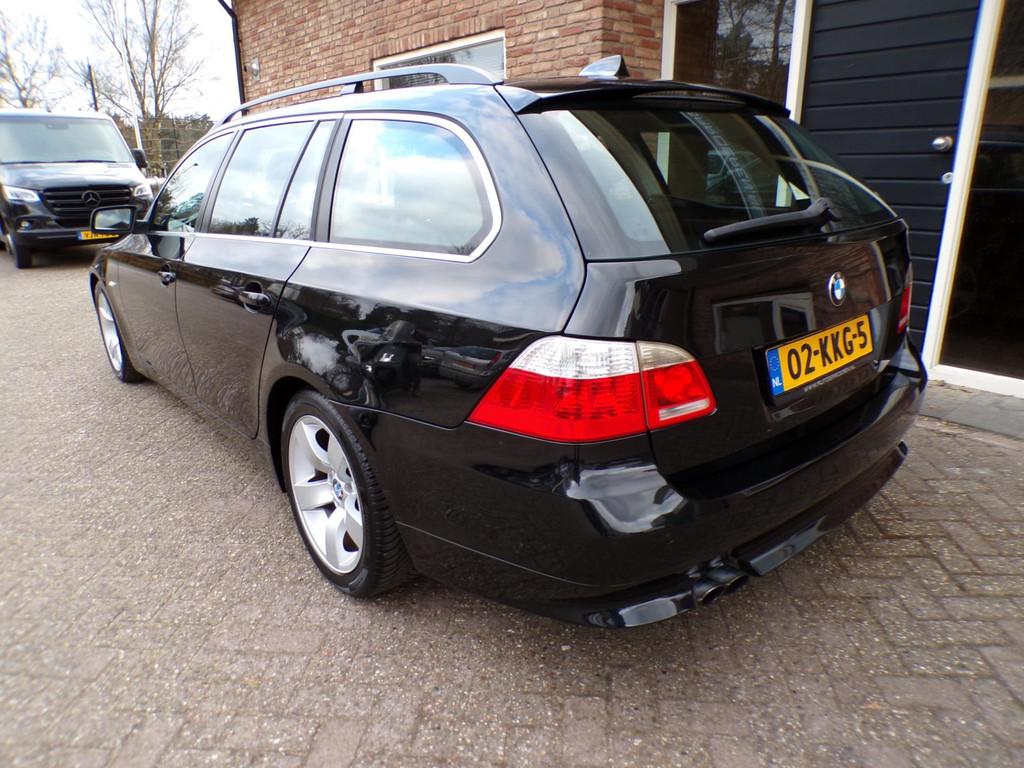 BMW 5-serie Touring 525i Automaat / Leder / Navi / Head Up, Auto's, Automaat, Achterwielaandrijving, Gebruikt, Zwart