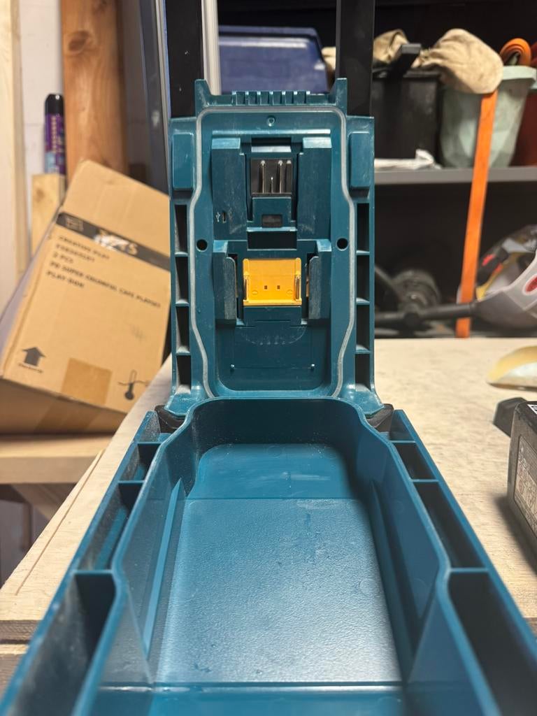 MAKITA DMR115 BOUWRADIO/RADIO TOPSTAAT, Ophalen of Verzenden, Bouwradio