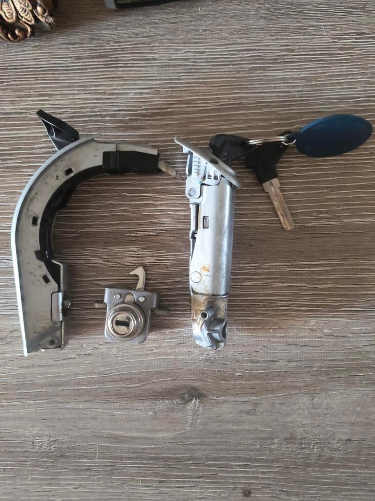 Axa Fusion geintegreerd fietsslot 2 ori sleutels + accuslot, Ophalen, Zo goed als nieuw, Beugelslot