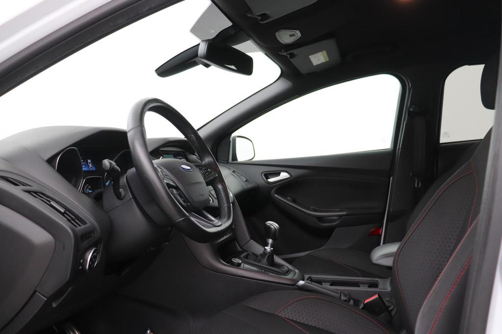 Ford Focus Wagon 1.0 ST-Line | Voorruitverwarming | PDC V+A, Gebruikt, Origineel Nederlands, Handgeschakeld, 1216 kg